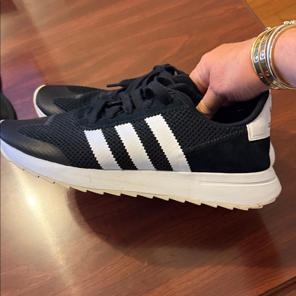 Adidas Sneakers. Size 9.5 - Picture 4 of 9